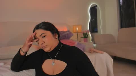 Snapshot of leah_bensoon chatting on 10.28.25 Leah online show from 10.28.25