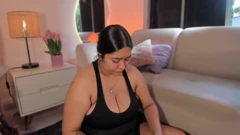 Snapshot of leah_bensoon chatting on 11.03.25 Leah online show from 11.03.25