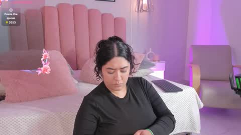 Snapshot of leah_bensoon chatting on 12.04.25 Leah online show from 12.04.25