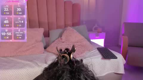 Snapshot of leah_bensoon chatting on 12.05.25 Leah online show from 12.05.25