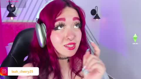 Snapshot of leah_cherry chatting on 06.12.26 Leah online show from 06.12.26