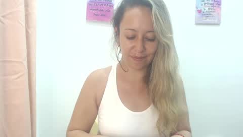 leah_susman online show from 02.25.25