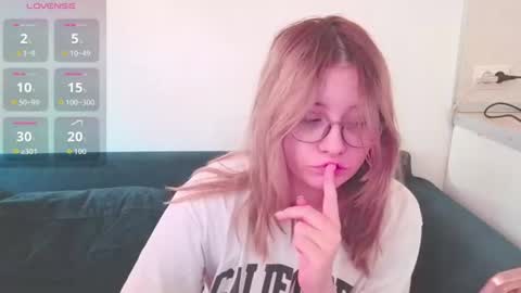 Snapshot of leahlovejoy chatting on 06.15.26 Leah online show from 06.15.26