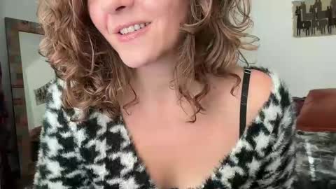 Leah Sparkles online show from 10.17.25