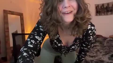 Leah Sparkles online show from 10.28.25