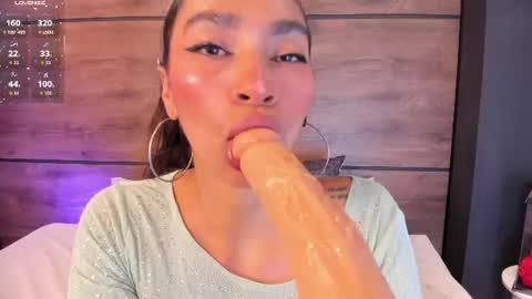 Snapshot of leamonroe__ chatting on 06.19.26 Hey Im Lea online show from 06.19.26
