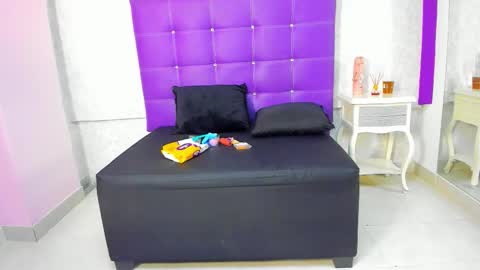 leamoreau__ online show from 10.30.25