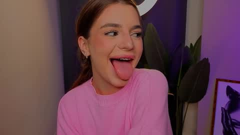 Snapshot of leandraconcatelli chatting on 04.16.26 Sophie online show from 04.16.26