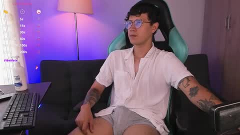 Snapshot of leaneseb chatting on 02.10.26 leaneseb online show from 02.10.26