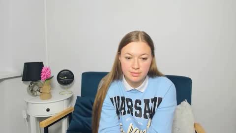 Snapshot of leaslim chatting on 10.07.25 Lea online show from 10.07.25