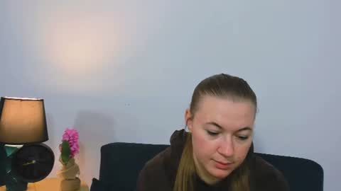 Snapshot of leaslim chatting on 10.14.25 Lea online show from 10.14.25