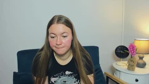 Snapshot of leaslim chatting on 10.16.25 Lea online show from 10.16.25