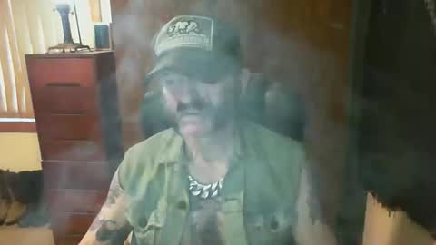 Snapshot of leathergreaser chatting on 02.04.26 leathergreaser online show from 02.04.26