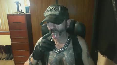 Snapshot of leathergreaser chatting on 02.08.26 leathergreaser online show from 02.08.26