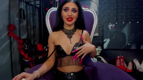 Snapshot of leavonnouire chatting on 01.04.25 Lea online show from 01.04.25