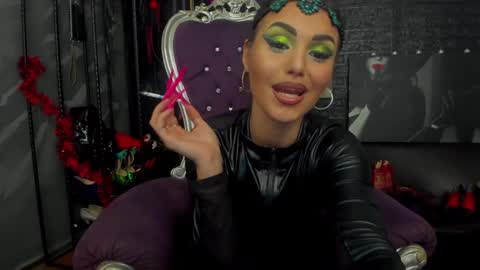 Snapshot of leavonnouire chatting on 01.13.25 Lea online show from 01.13.25