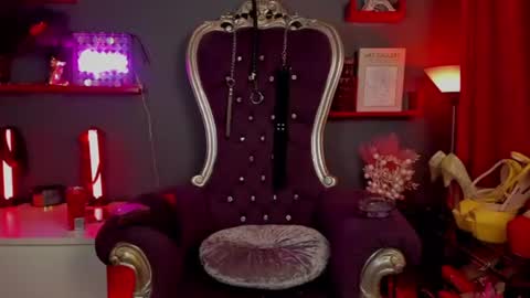 Snapshot of leavonnouire chatting on 06.15.26 Lea online show from 06.15.26