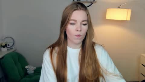 Snapshot of ledacopus chatting on 11.27.25 Lilly online show from 11.27.25