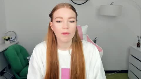 Snapshot of ledacopus chatting on 11.28.25 Lilly online show from 11.28.25