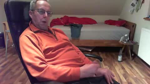 Snapshot of lefti27 chatting on 12.29.24 Dave online show from 12.29.24