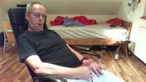 Snapshot of lefti27 chatting on 01.02.25 Dave online show from 01.02.25