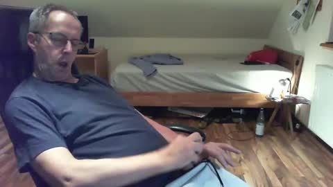 Snapshot of lefti27 chatting on 01.04.25 Dave online show from 01.04.25