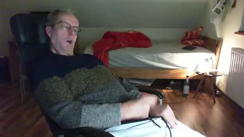 Snapshot of lefti27 chatting on 01.05.25 Dave online show from 01.05.25