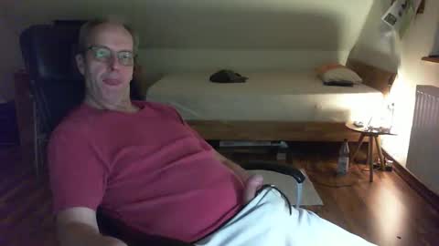 Snapshot of lefti27 chatting on 01.10.25 Dave online show from 01.10.25