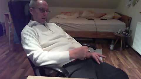 Snapshot of lefti27 chatting on 01.18.25 Dave online show from 01.18.25