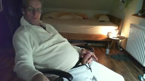 Snapshot of lefti27 chatting on 02.21.25 Dave online show from 02.21.25