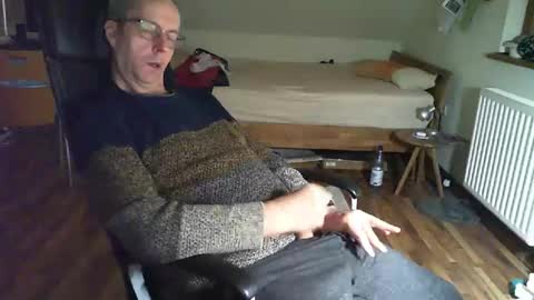 Snapshot of lefti27 chatting on 02.27.25 Dave online show from 02.27.25