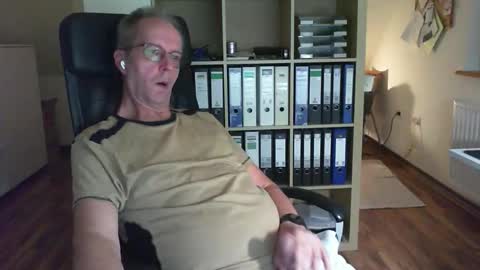 Snapshot of lefti27 chatting on 09.22.25 Dave online show from 09.22.25