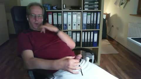 Snapshot of lefti27 chatting on 10.05.25 Dave online show from 10.05.25