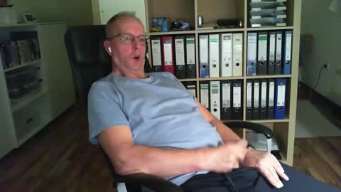 Snapshot of lefti27 chatting on 10.12.25 Dave online show from 10.12.25