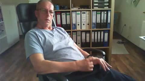 Snapshot of lefti27 chatting on 10.13.25 Dave online show from 10.13.25