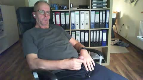 Snapshot of lefti27 chatting on 10.14.25 Dave online show from 10.14.25