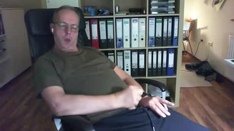 Snapshot of lefti27 chatting on 10.16.25 Dave online show from 10.16.25