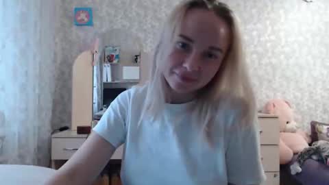 leggywily25 online show from 10.21.25