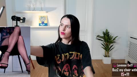 Elle  online show from 01.04.25