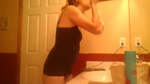 Snapshot of legzbailey chatting on 09.21.25 taylor babe1 online show from 09.21.25