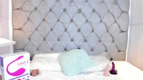 Snapshot of leigh_angels chatting on 12.31.24 LEIGH ANGELS online show from 12.31.24