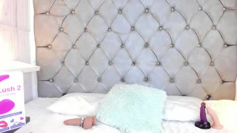 Snapshot of leigh_angels chatting on 01.04.25 LEIGH ANGELS online show from 01.04.25