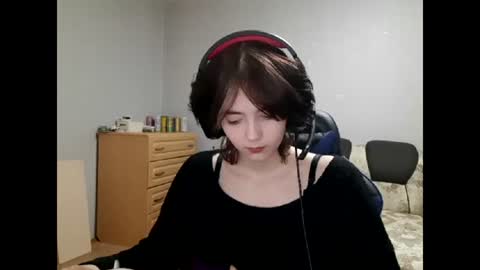 Snapshot of leigharedcross chatting on 06.15.26 Viola online show from 06.15.26