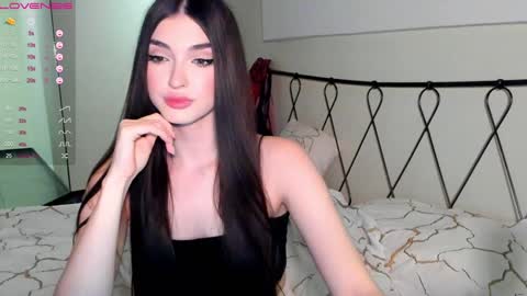 Snapshot of leila_4ever chatting on 01.10.25 Leila online show from 01.10.25