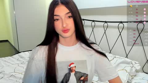 Snapshot of leila_4ever chatting on 01.27.25 Leila online show from 01.27.25