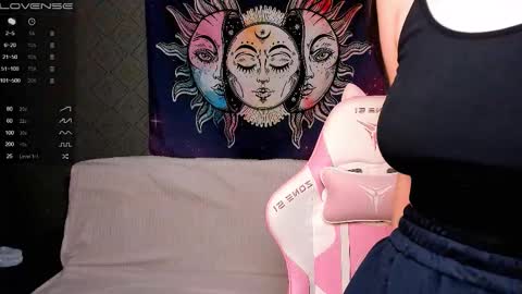 Snapshot of leila_4ever chatting on 09.16.25 Leila online show from 09.16.25