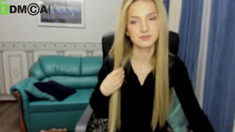 Snapshot of leila_morriss chatting on 12.15.24 Leila Morriss online show from 12.15.24