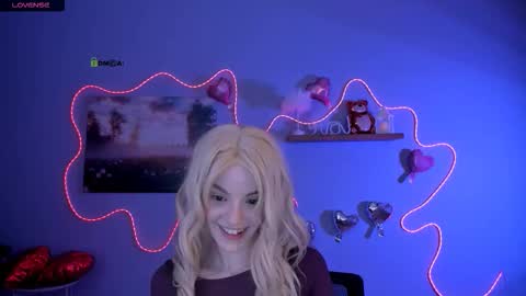 Snapshot of leila_viper_ chatting on 02.25.26 leila_viper_ online show from 02.25.26