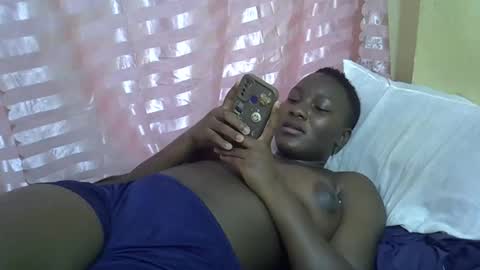 Snapshot of leilah_cute19 chatting on 05.15.26 leilah_cute19 online show from 05.15.26