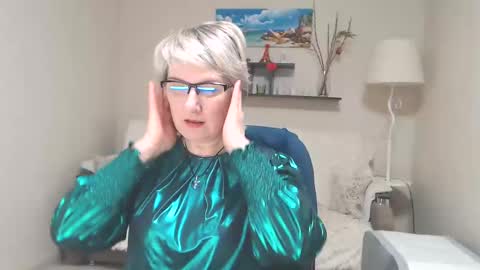 Leila Kinky online show from 02.19.25